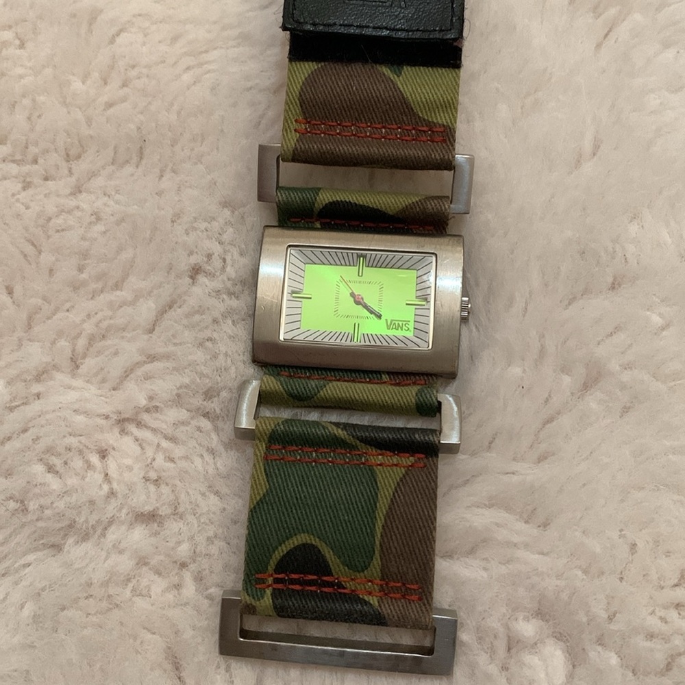 Brand new Vans camouflage genuine leather strap watch .